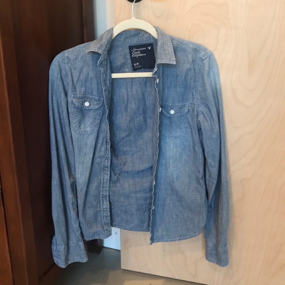 American Eagle Chambray Button Down Size Small - image 1